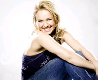 Hayden Panettiere looking very cute in jeans and a tank top.